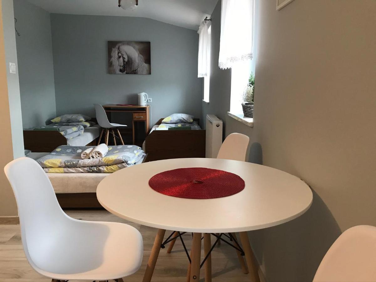 Stajnia Pod Debem Bed & Breakfast Стараховице Екстериор снимка