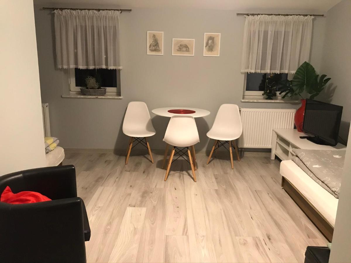 Stajnia Pod Debem Bed & Breakfast Стараховице Екстериор снимка