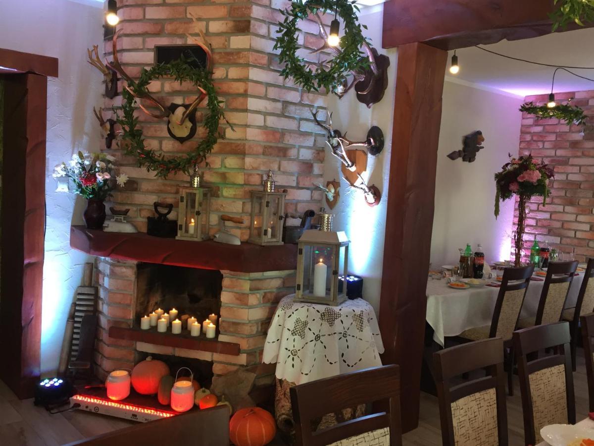 Stajnia Pod Debem Bed & Breakfast Стараховице Екстериор снимка
