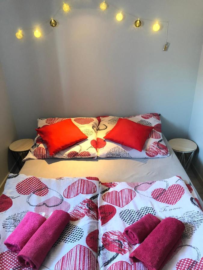 Stajnia Pod Debem Bed & Breakfast Стараховице Екстериор снимка