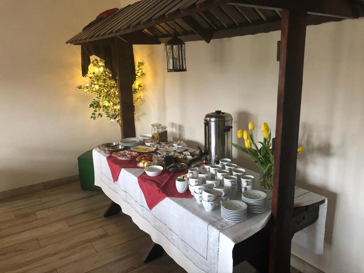 Stajnia Pod Debem Bed & Breakfast Стараховице Екстериор снимка