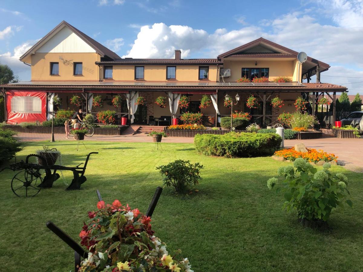 Stajnia Pod Debem Bed & Breakfast Стараховице Екстериор снимка