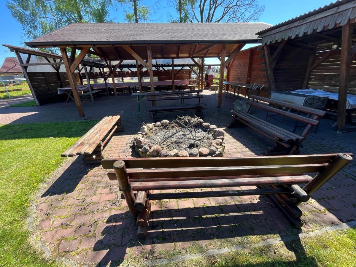 Stajnia Pod Debem Bed & Breakfast Стараховице Екстериор снимка