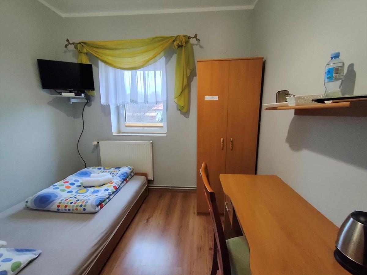 Stajnia Pod Debem Bed & Breakfast Стараховице Екстериор снимка