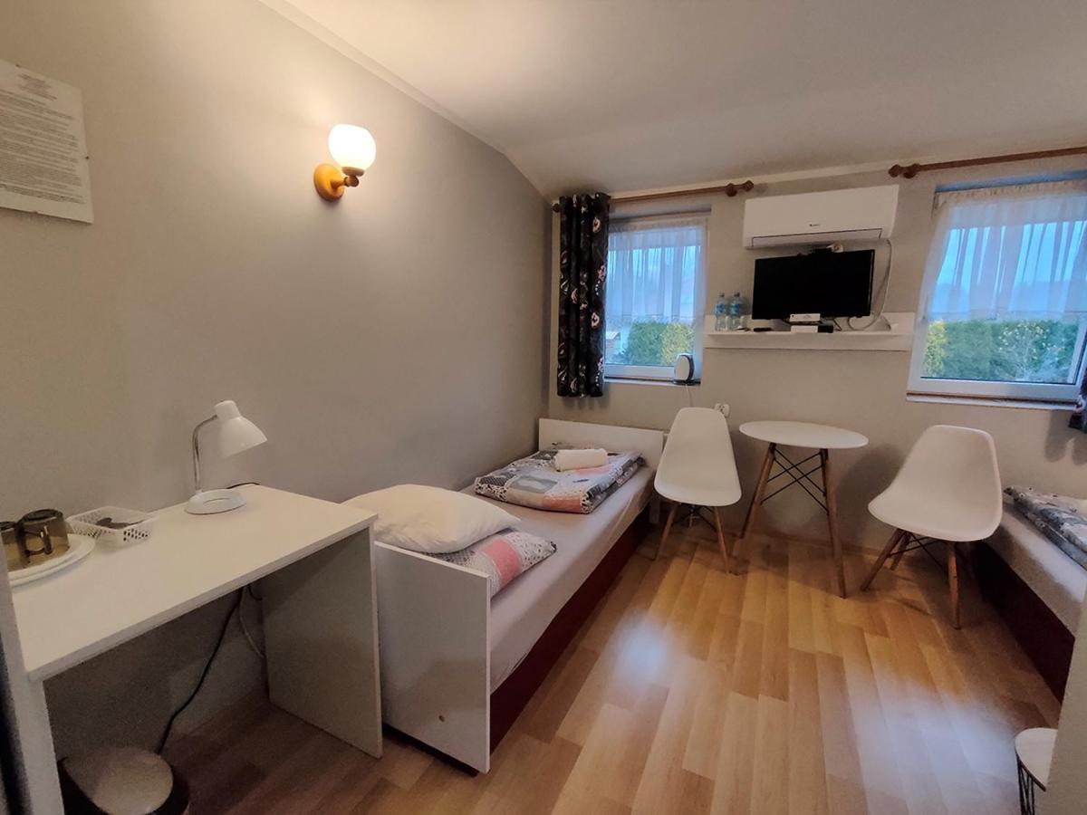 Stajnia Pod Debem Bed & Breakfast Стараховице Екстериор снимка