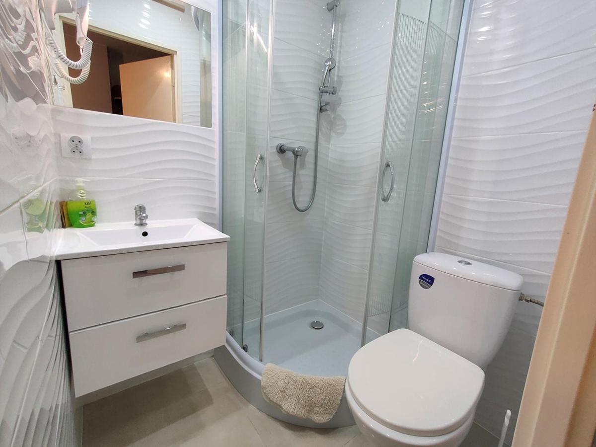 Stajnia Pod Debem Bed & Breakfast Стараховице Екстериор снимка