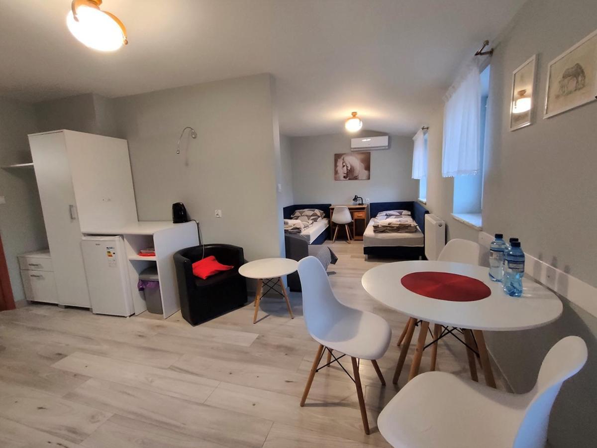 Stajnia Pod Debem Bed & Breakfast Стараховице Екстериор снимка