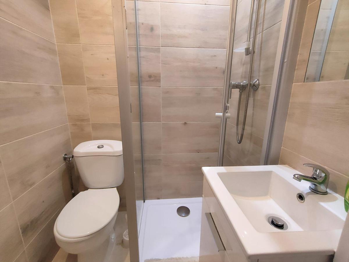 Stajnia Pod Debem Bed & Breakfast Стараховице Екстериор снимка