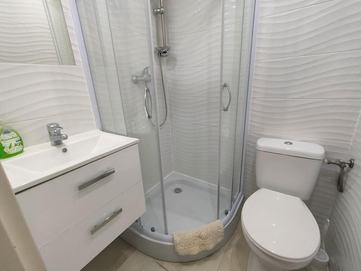 Stajnia Pod Debem Bed & Breakfast Стараховице Екстериор снимка