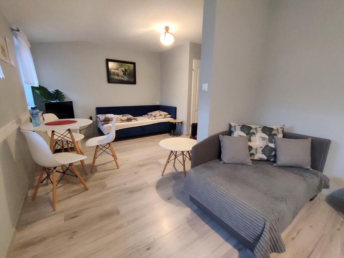 Stajnia Pod Debem Bed & Breakfast Стараховице Екстериор снимка
