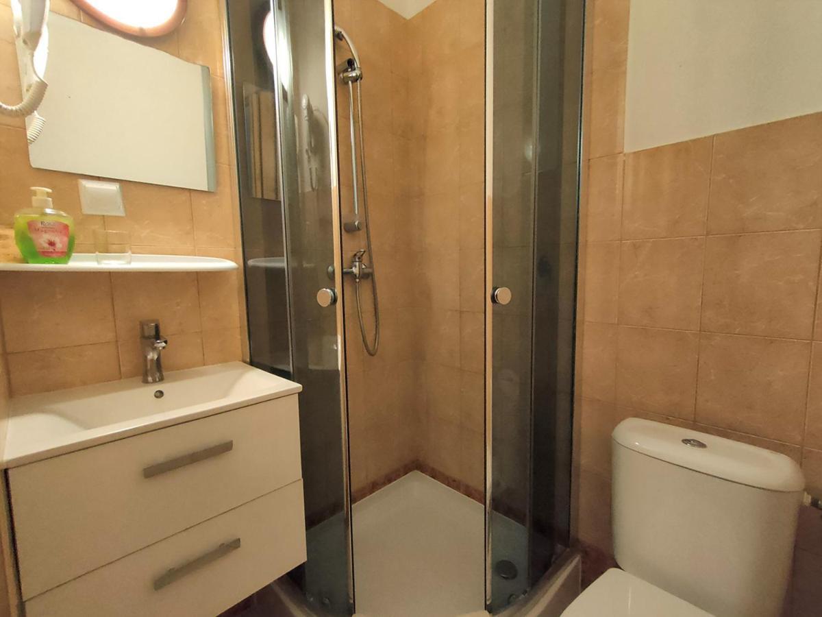 Stajnia Pod Debem Bed & Breakfast Стараховице Екстериор снимка