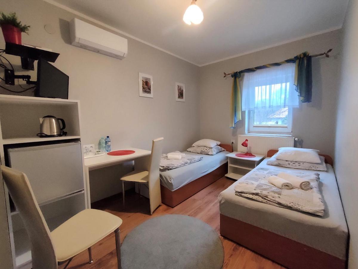 Stajnia Pod Debem Bed & Breakfast Стараховице Екстериор снимка