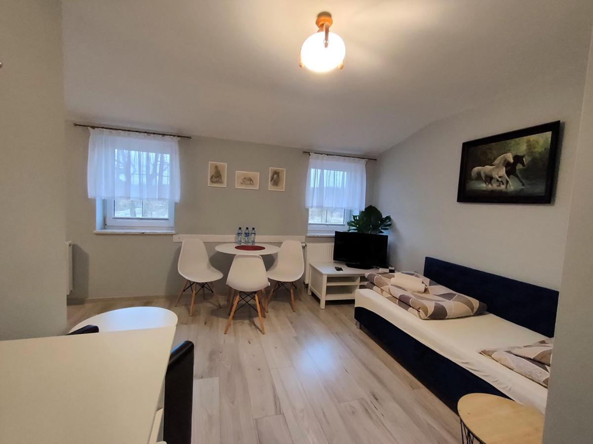 Stajnia Pod Debem Bed & Breakfast Стараховице Екстериор снимка