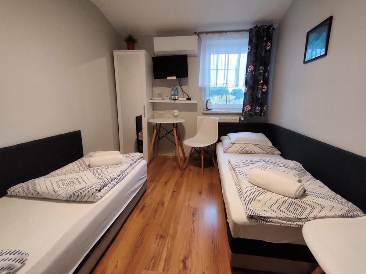 Stajnia Pod Debem Bed & Breakfast Стараховице Екстериор снимка