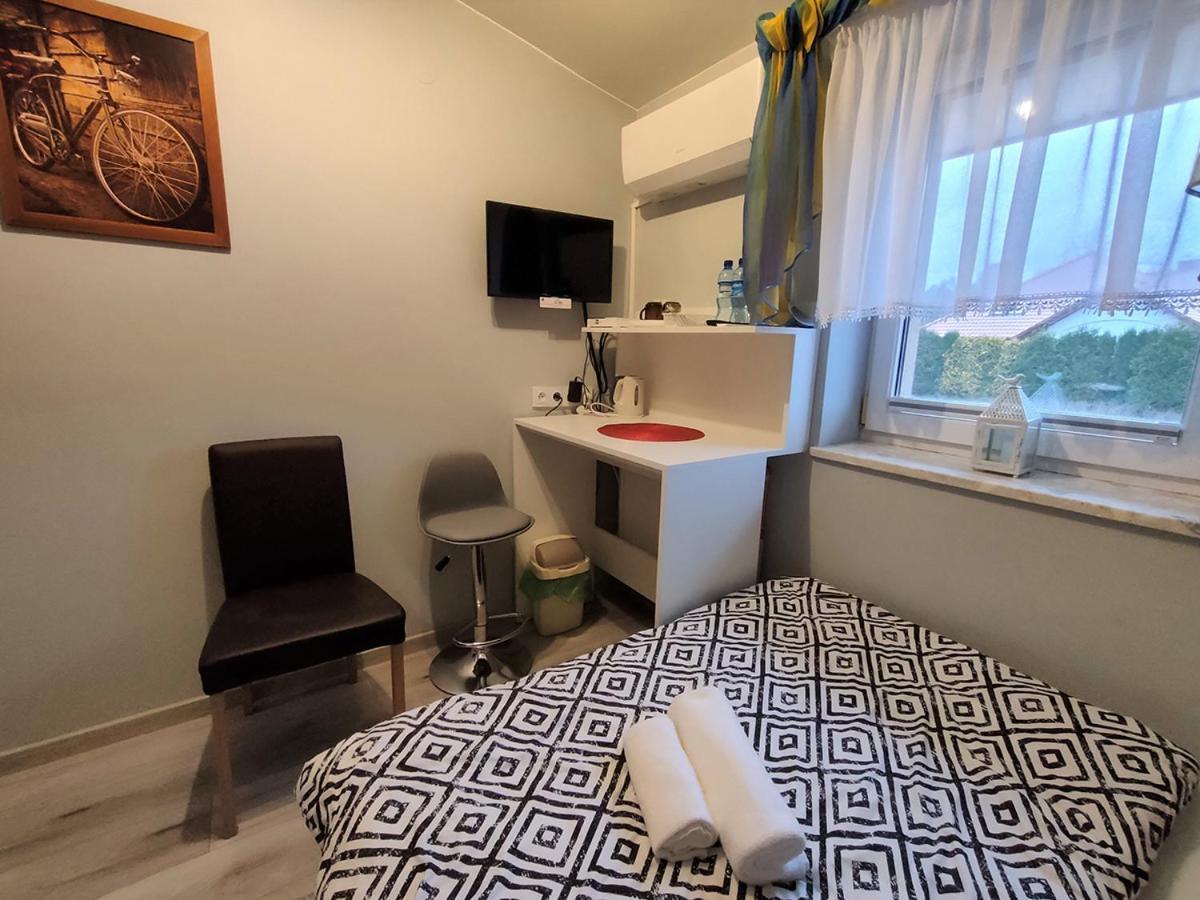 Stajnia Pod Debem Bed & Breakfast Стараховице Екстериор снимка
