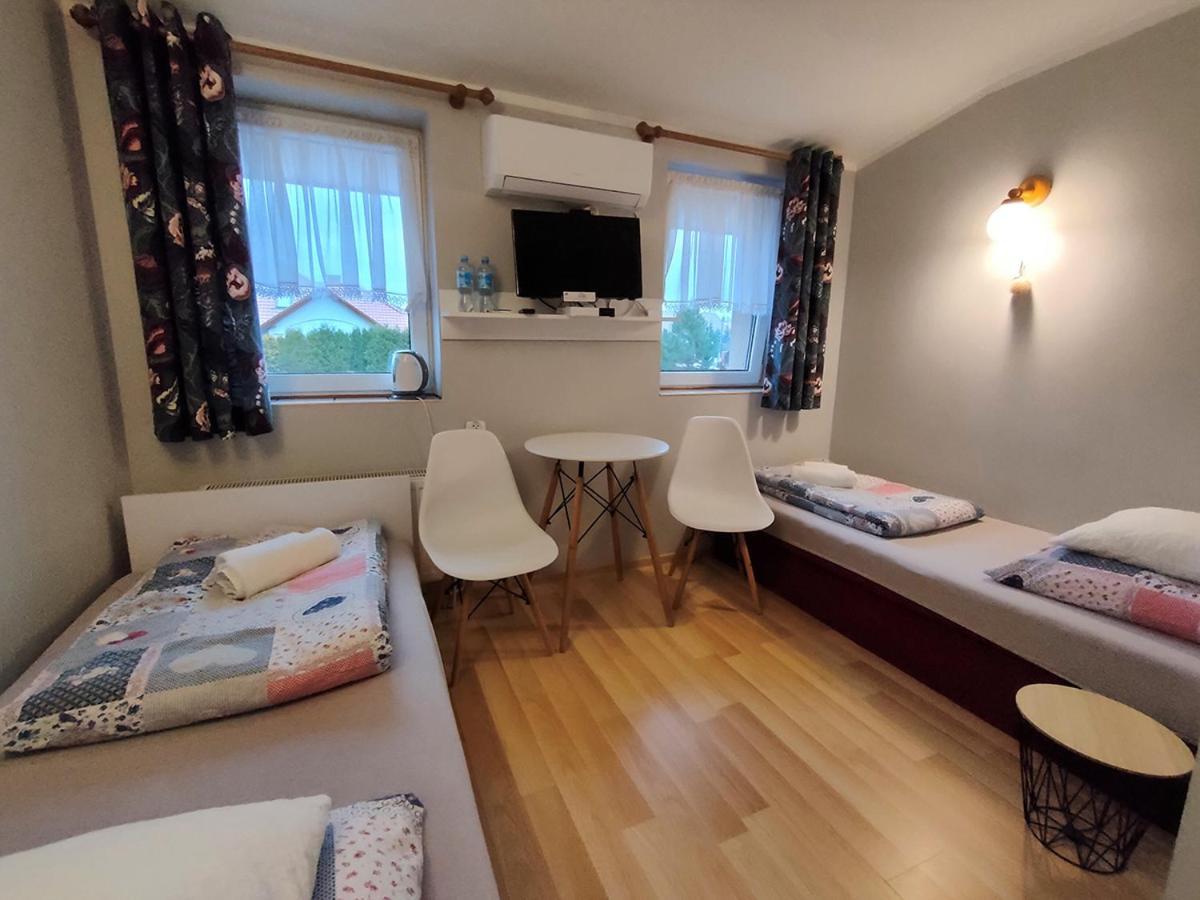 Stajnia Pod Debem Bed & Breakfast Стараховице Екстериор снимка